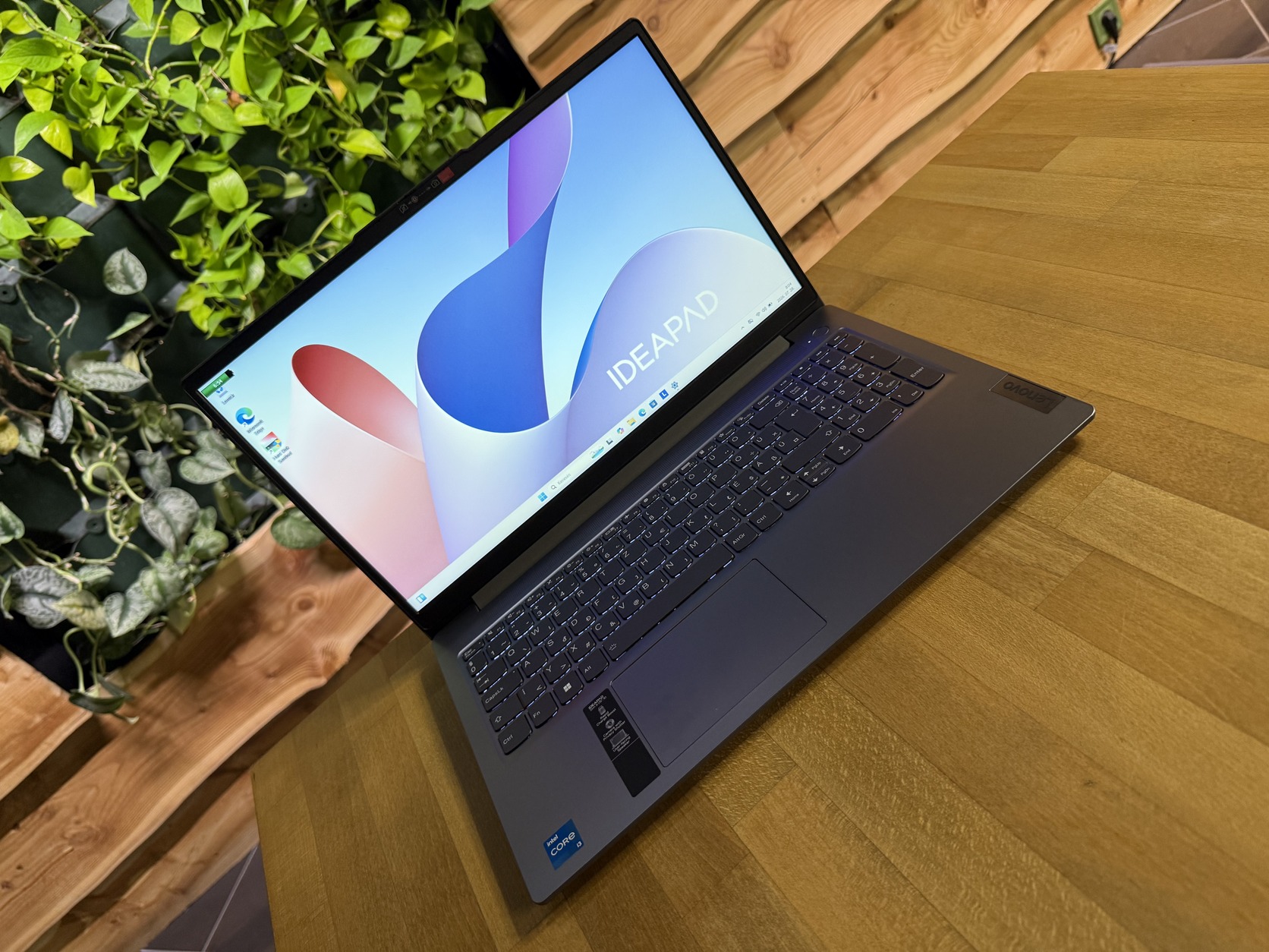 Lenovo IdeaPad Slim 3 — fotó 1