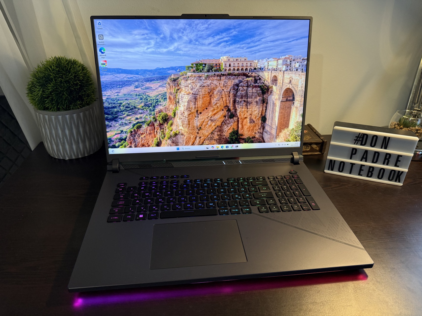 Asus ROG Strix G18 — fotó 1